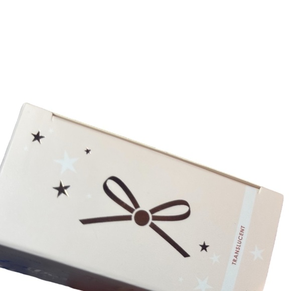 Ciate London Extraordinary Translucent Powder - Picture 7 of 9